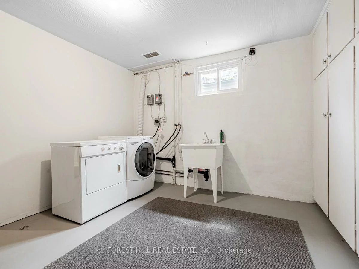 137, Citation, Bayview Village, Toronto