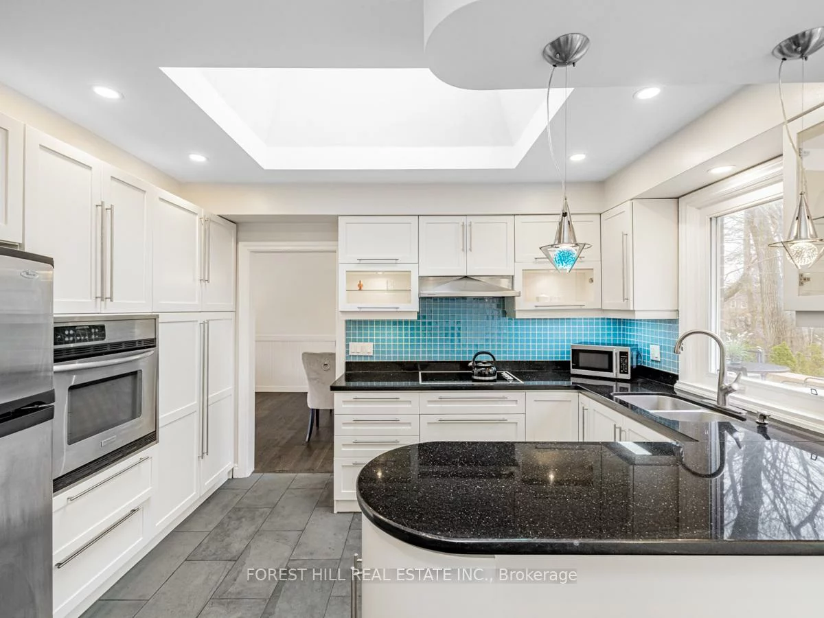 137, Citation, Bayview Village, Toronto