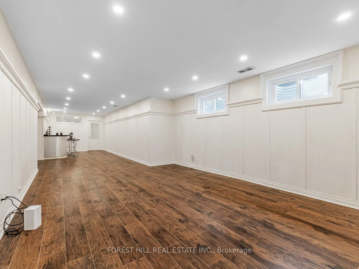 137, Citation, Bayview Village, Toronto