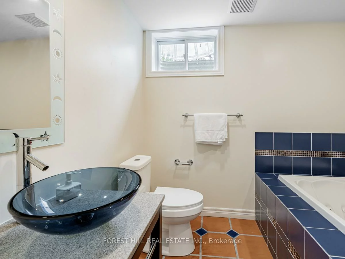 137, Citation, Bayview Village, Toronto