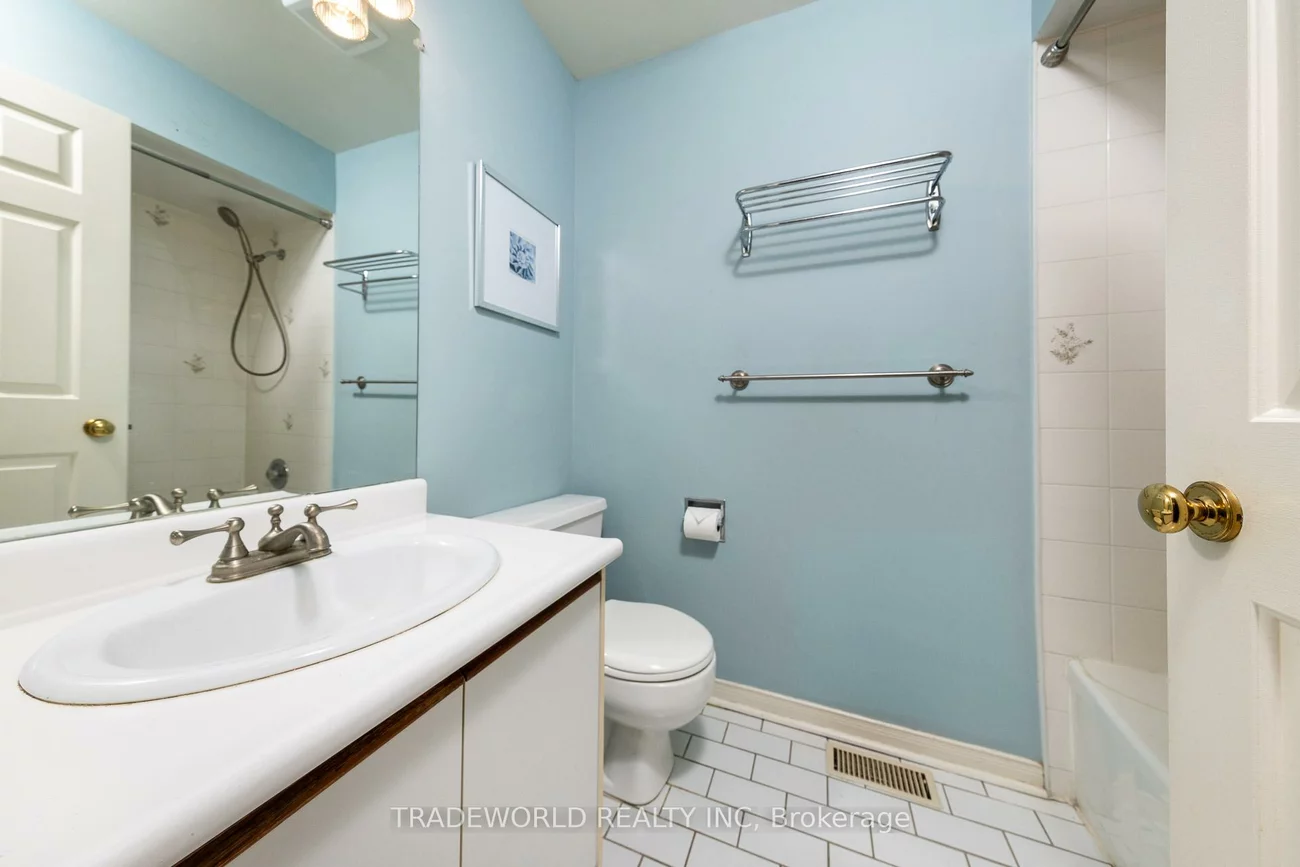 36, Banff, Mount Pleasant East, Toronto