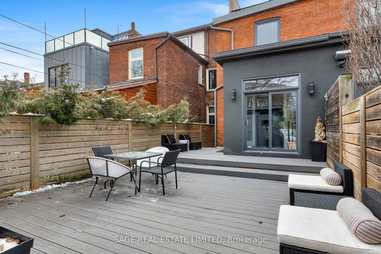 221, Crawford, Trinity-Bellwoods, Toronto