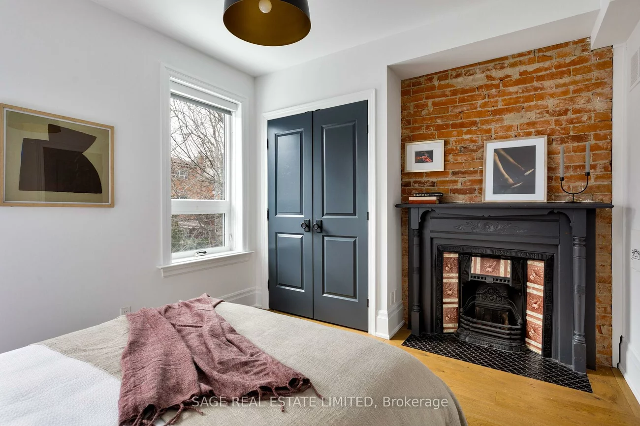 221, Crawford, Trinity-Bellwoods, Toronto