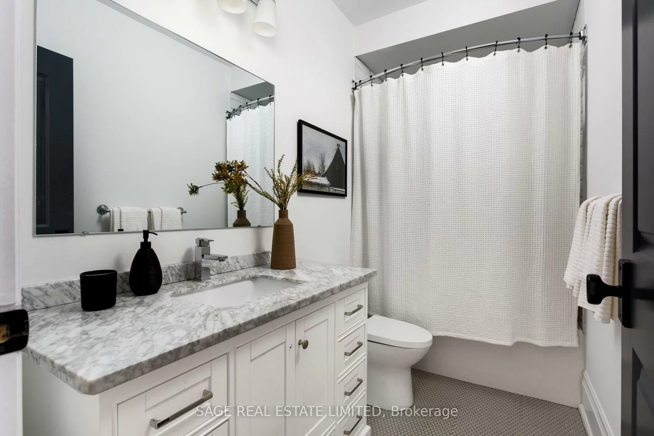 221, Crawford, Trinity-Bellwoods, Toronto