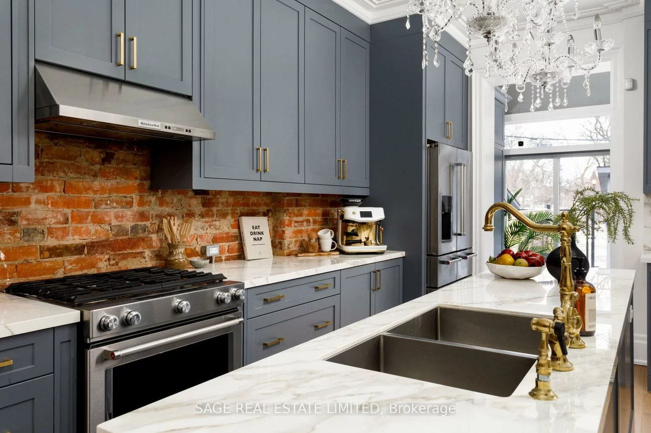 221, Crawford, Trinity-Bellwoods, Toronto