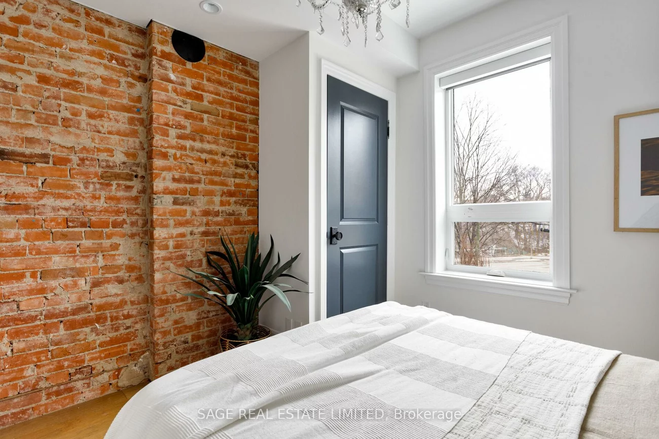 221, Crawford, Trinity-Bellwoods, Toronto