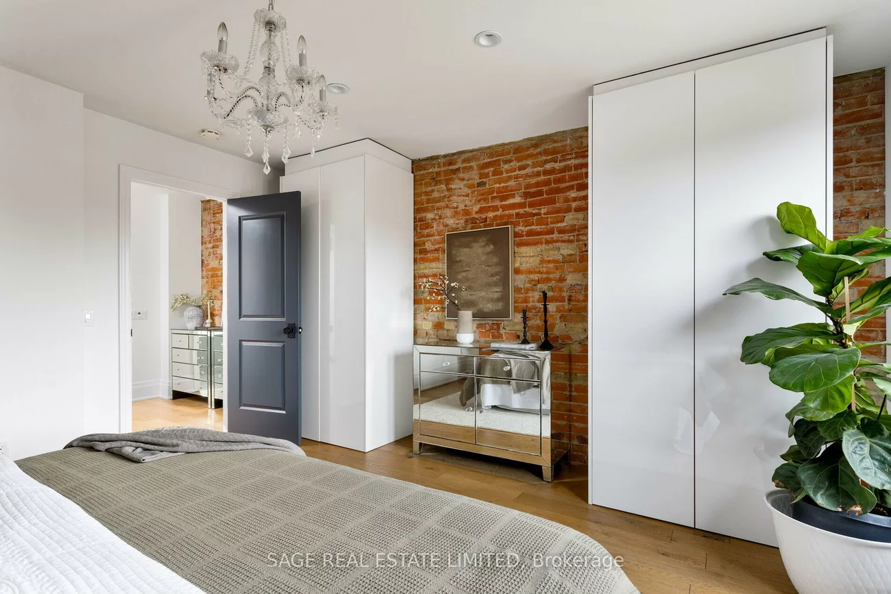 221, Crawford, Trinity-Bellwoods, Toronto