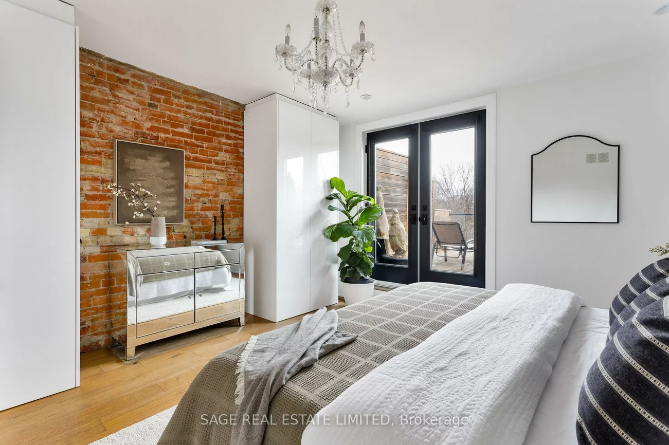 221, Crawford, Trinity-Bellwoods, Toronto