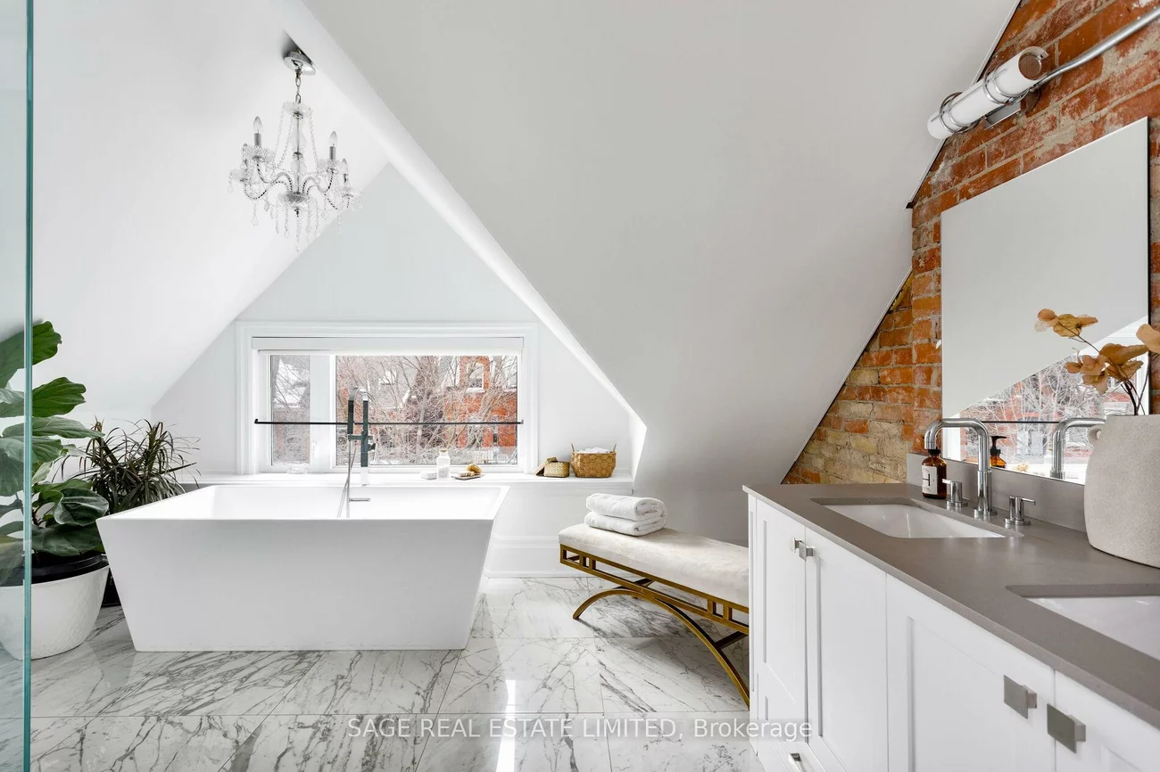 221, Crawford, Trinity-Bellwoods, Toronto