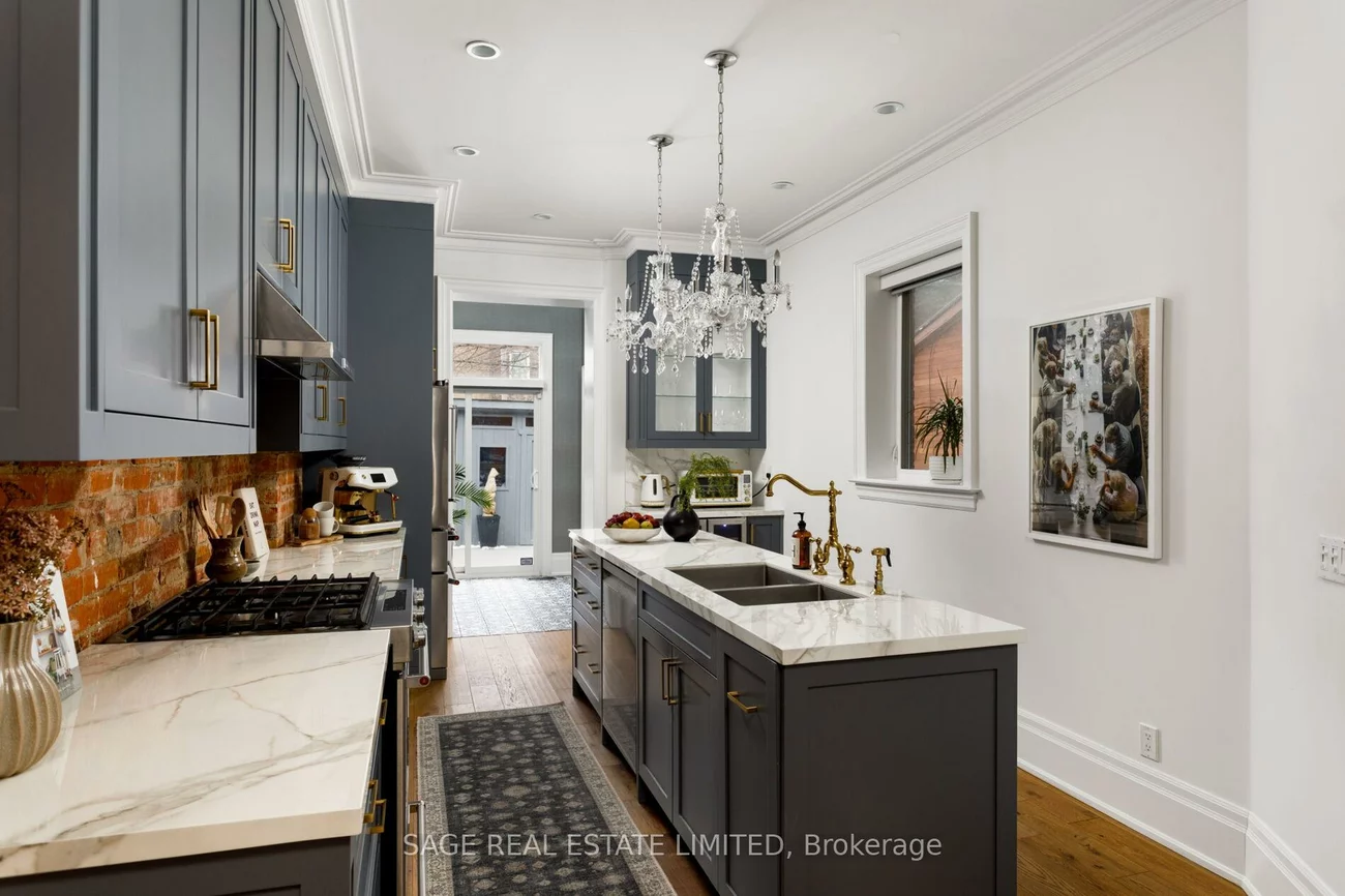 221, Crawford, Trinity-Bellwoods, Toronto