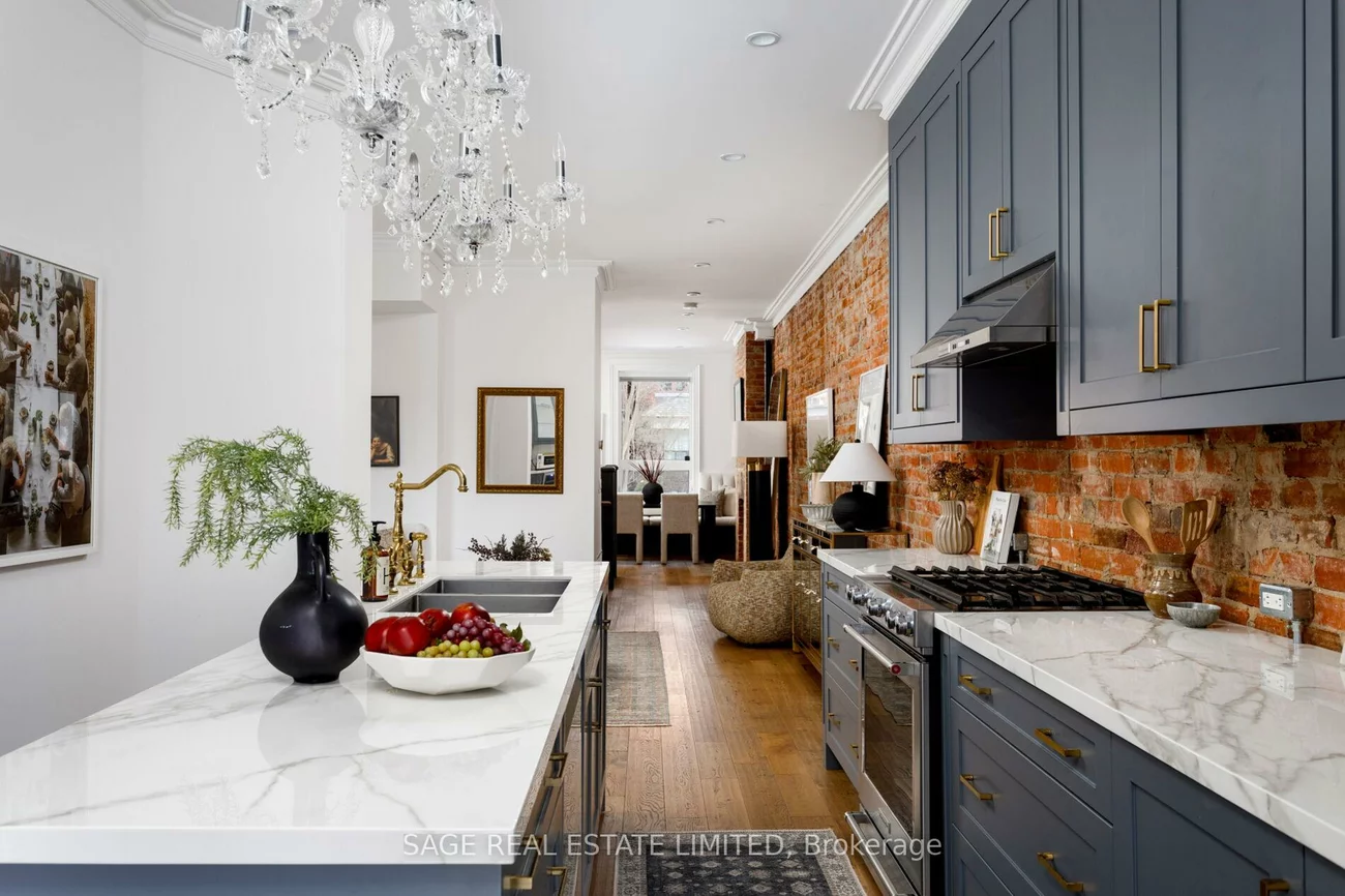 221, Crawford, Trinity-Bellwoods, Toronto