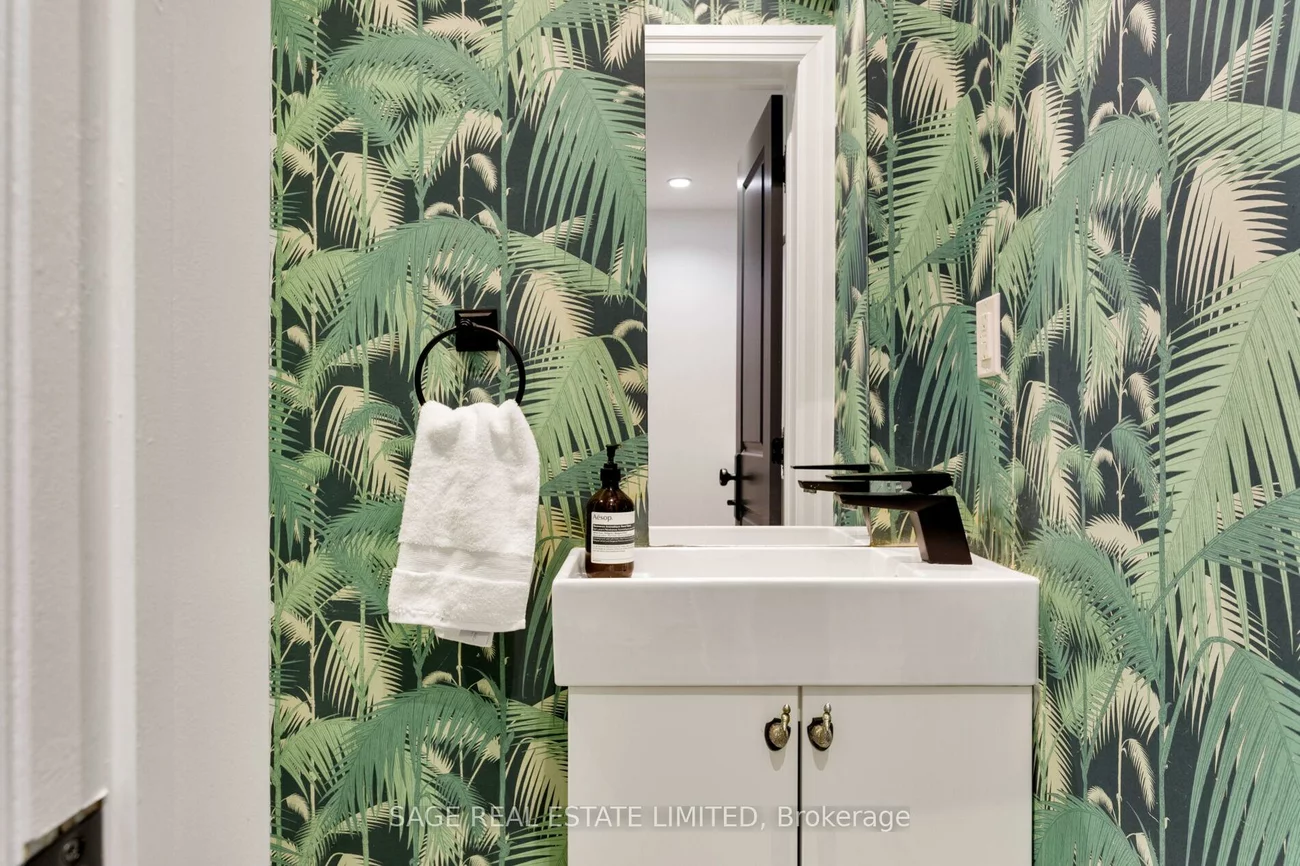 221, Crawford, Trinity-Bellwoods, Toronto