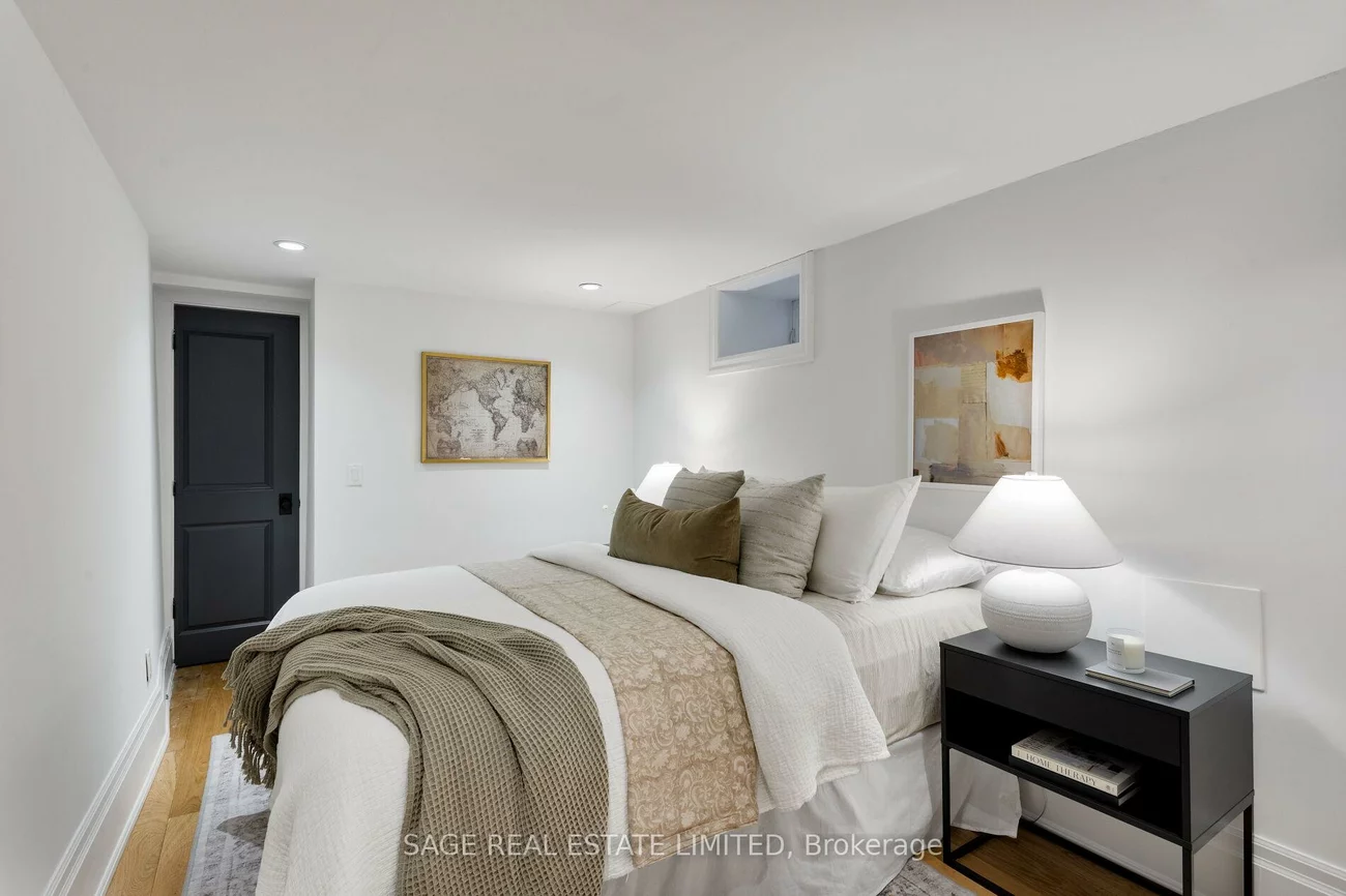 221, Crawford, Trinity-Bellwoods, Toronto