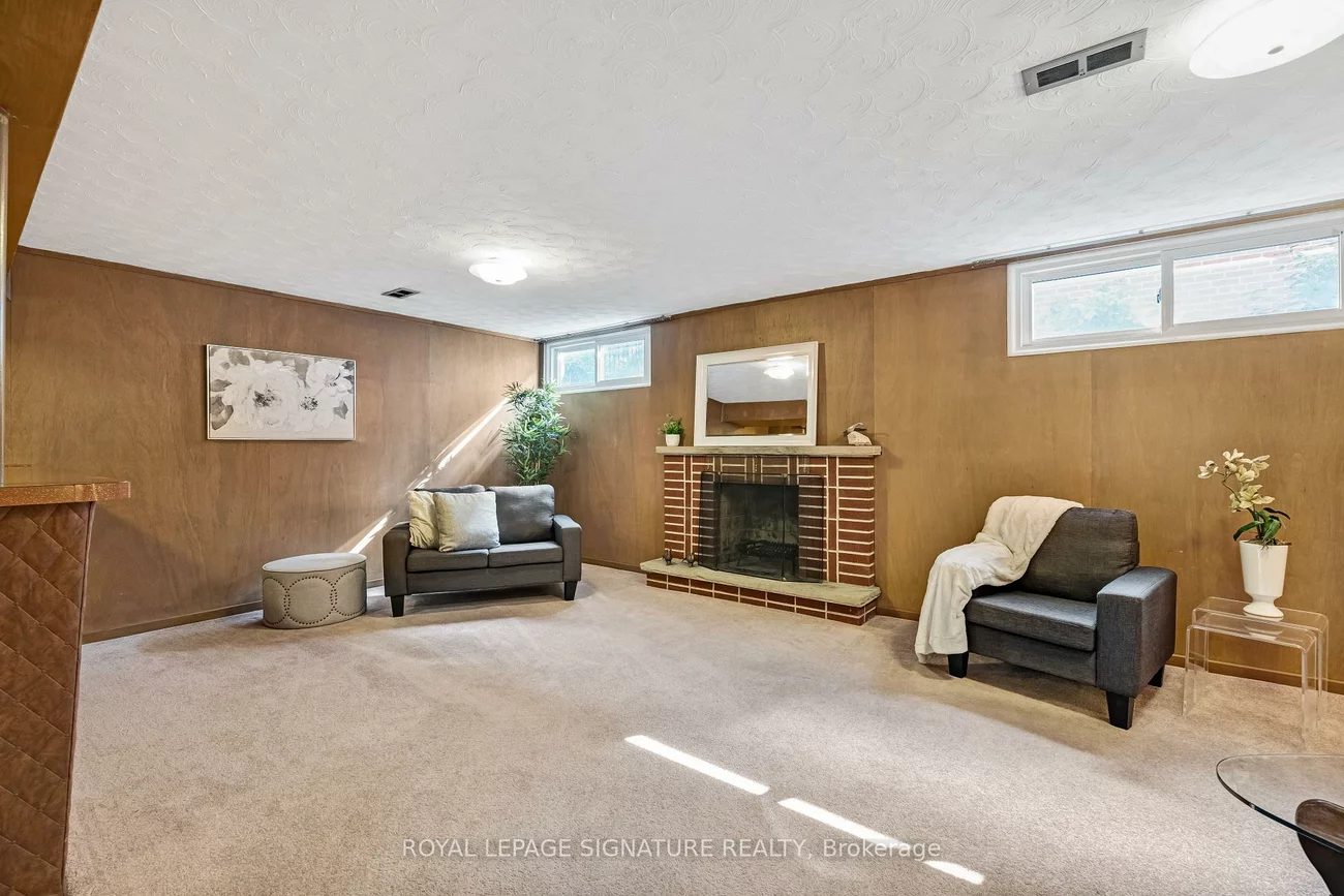 186, Burbank, Bayview Village, Toronto