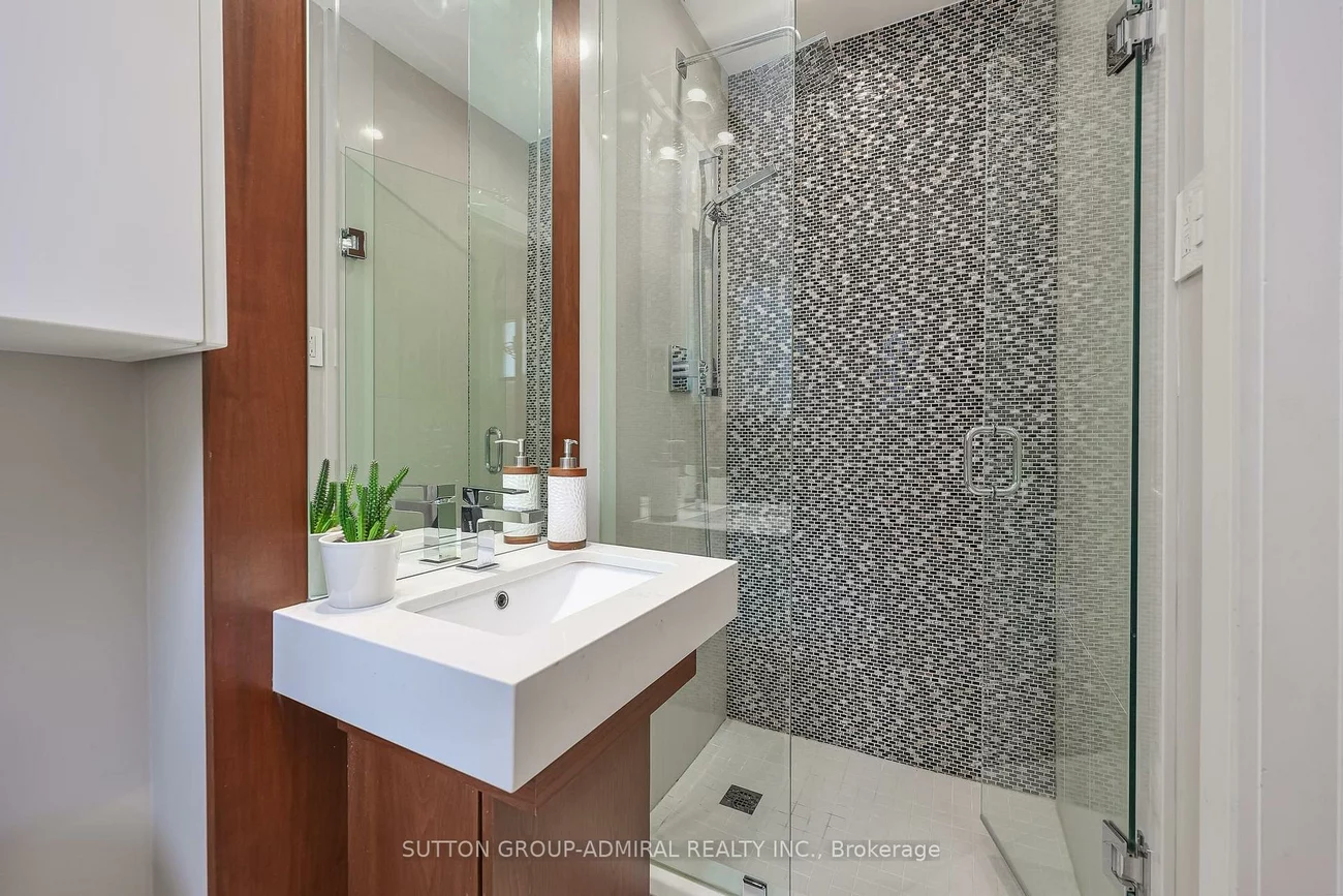 29, Acton, Bathurst Manor, Toronto