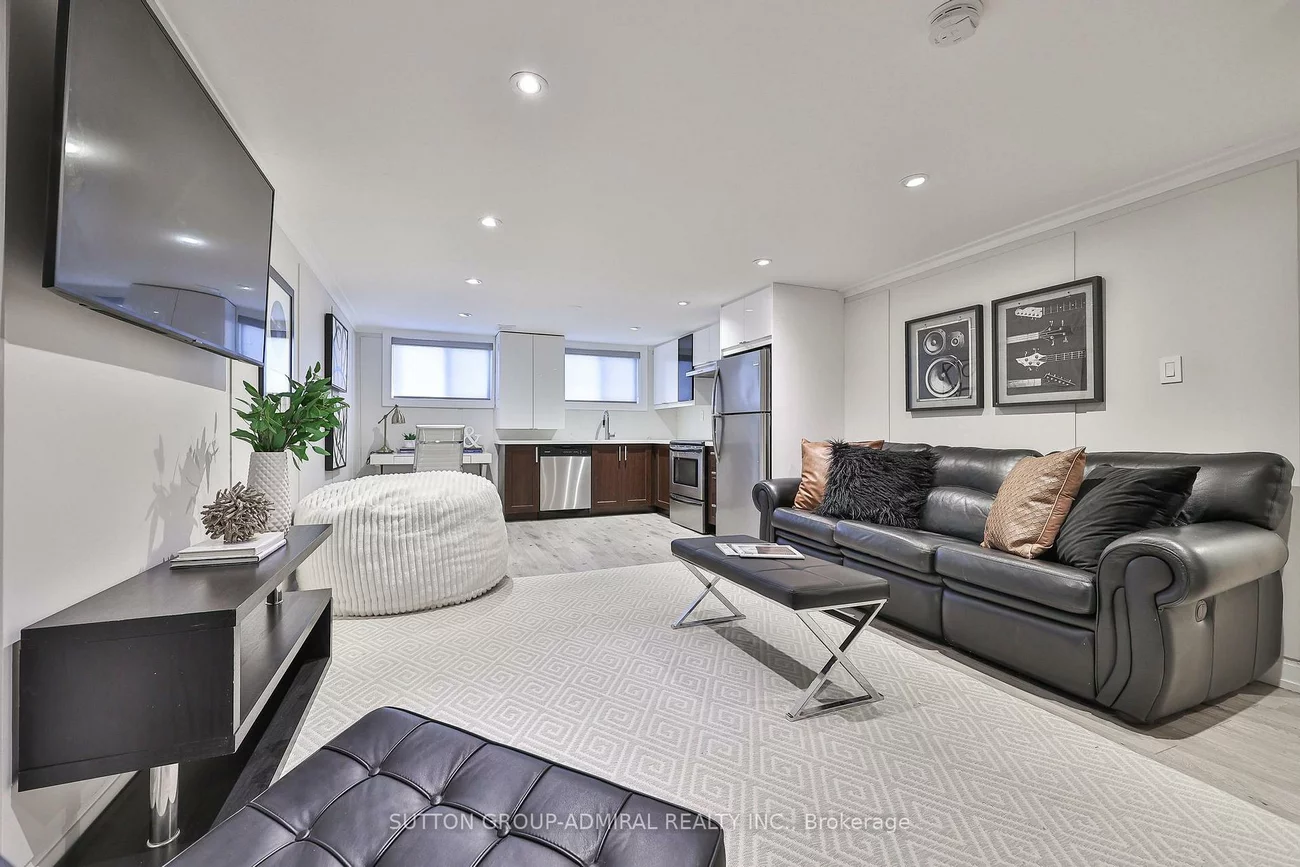 29, Acton, Bathurst Manor, Toronto