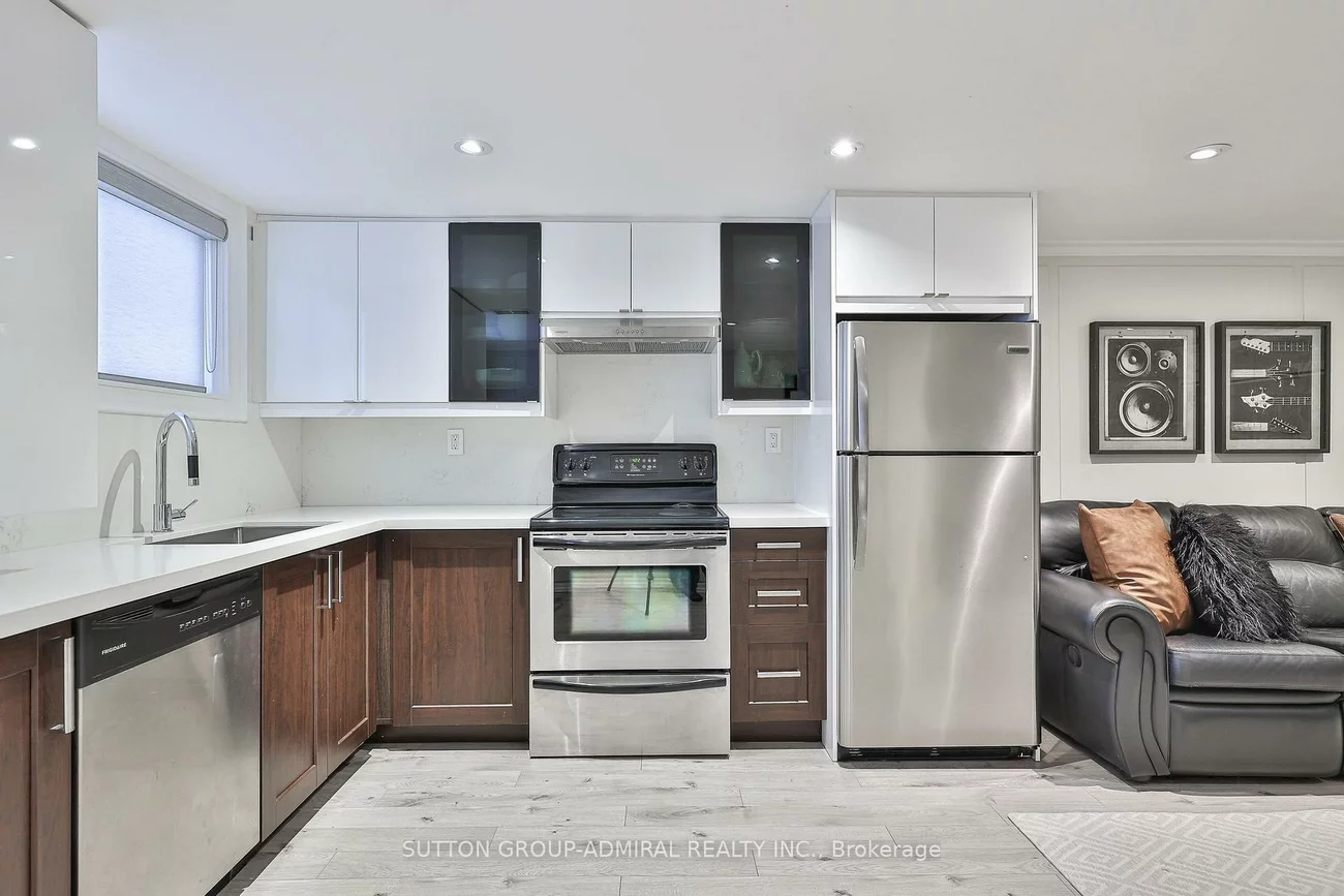 29, Acton, Bathurst Manor, Toronto