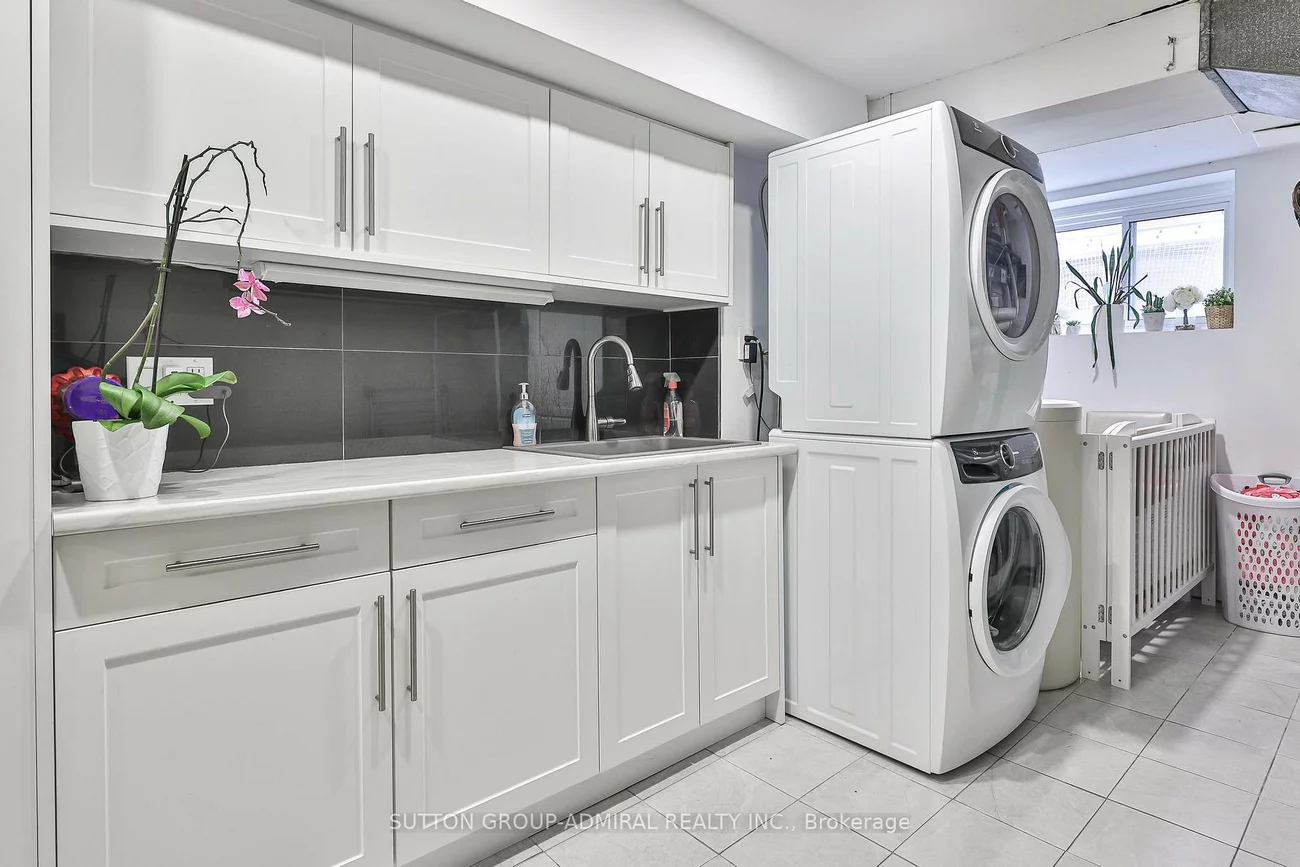 29, Acton, Bathurst Manor, Toronto