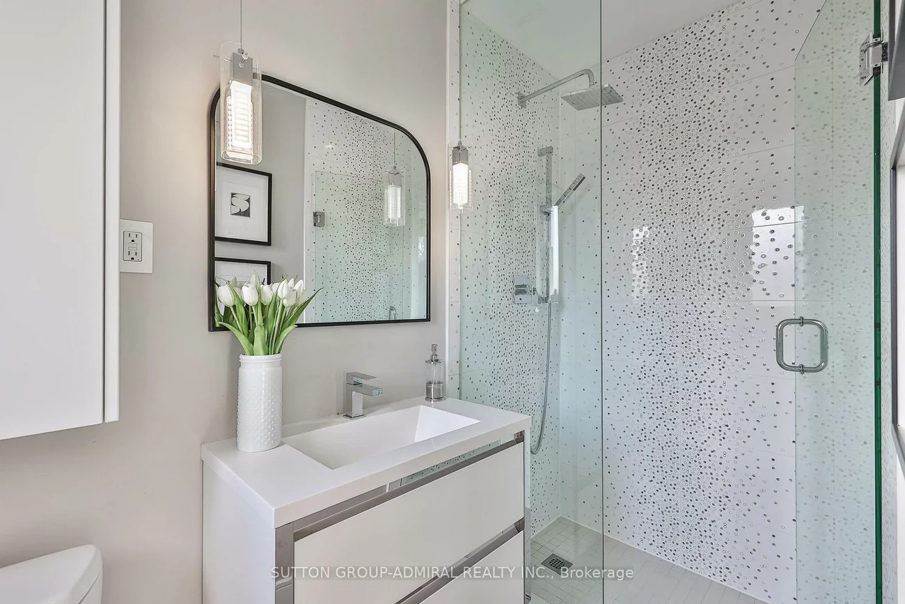 29, Acton, Bathurst Manor, Toronto