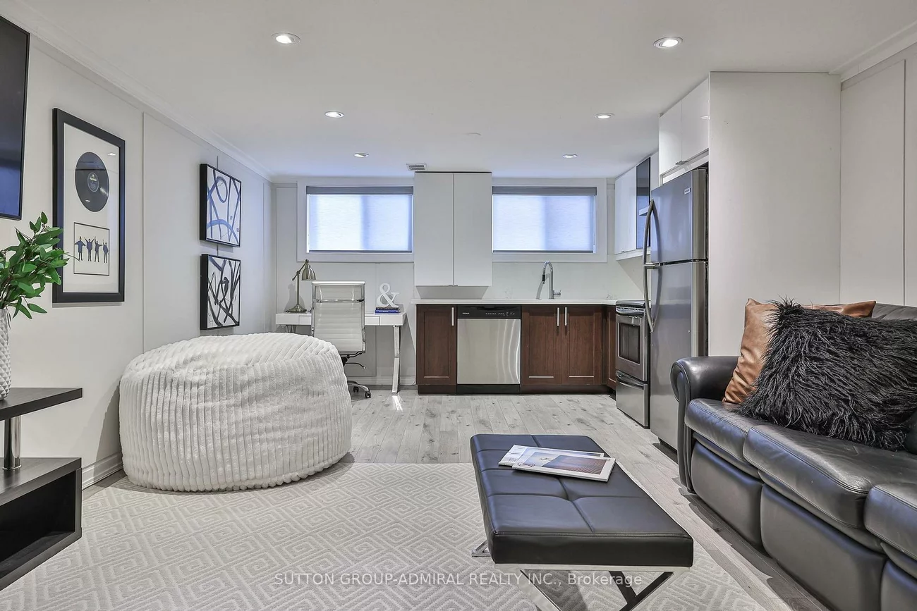 29, Acton, Bathurst Manor, Toronto