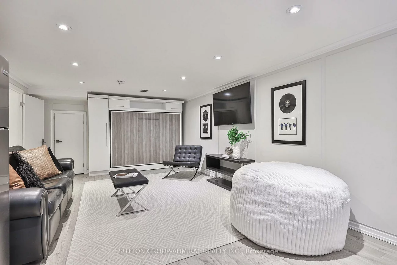 29, Acton, Bathurst Manor, Toronto