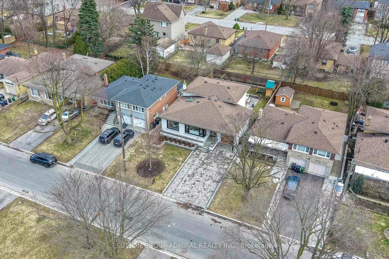 29, Acton, Bathurst Manor, Toronto
