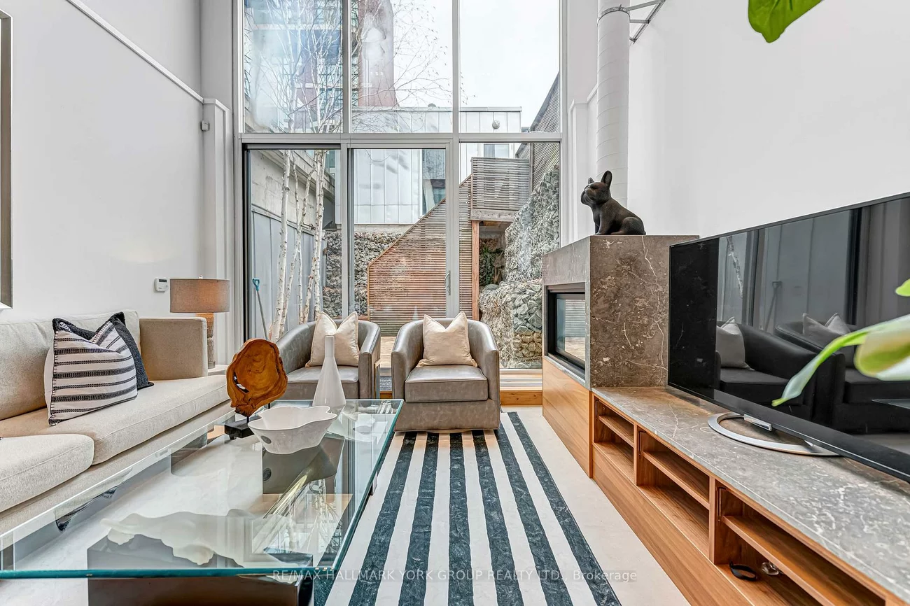 840, Richmond, Trinity-Bellwoods, Toronto