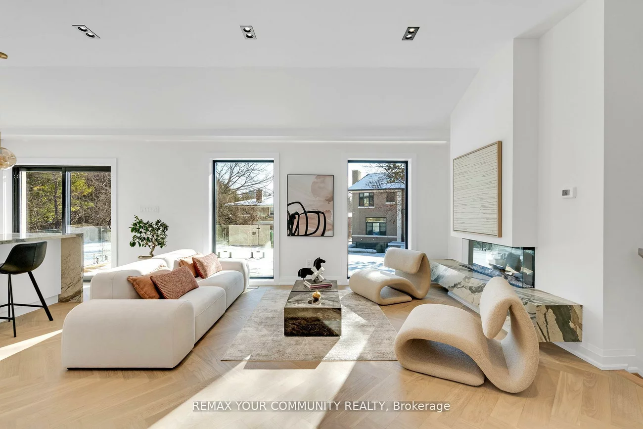 35, Geraldton, Bayview Village, Toronto