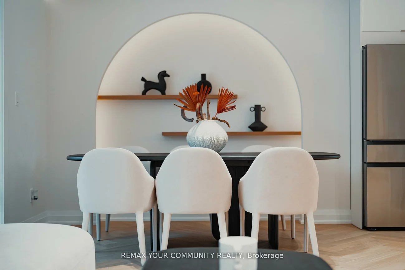 35, Geraldton, Bayview Village, Toronto