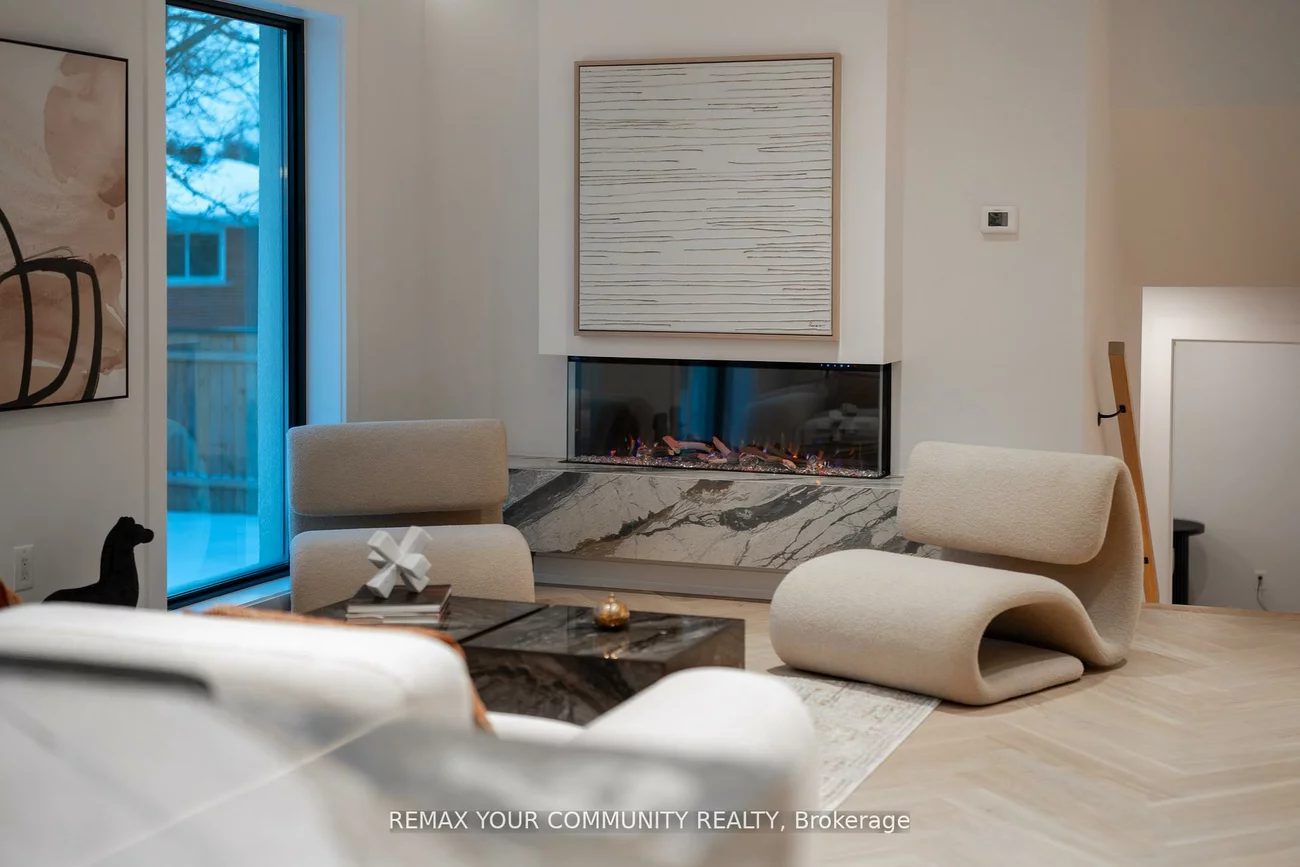 35, Geraldton, Bayview Village, Toronto