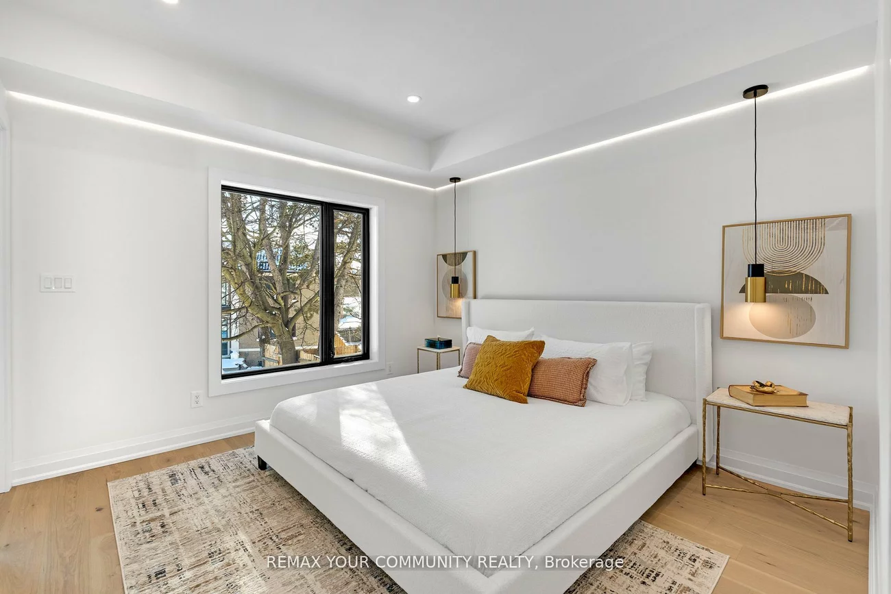 35, Geraldton, Bayview Village, Toronto