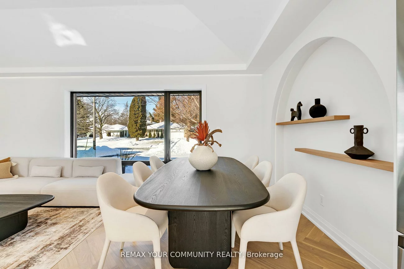 35, Geraldton, Bayview Village, Toronto