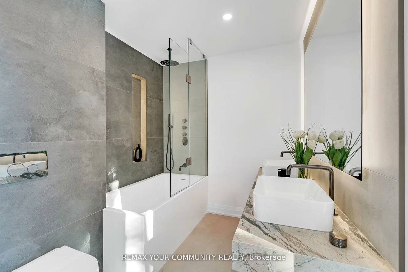 35, Geraldton, Bayview Village, Toronto