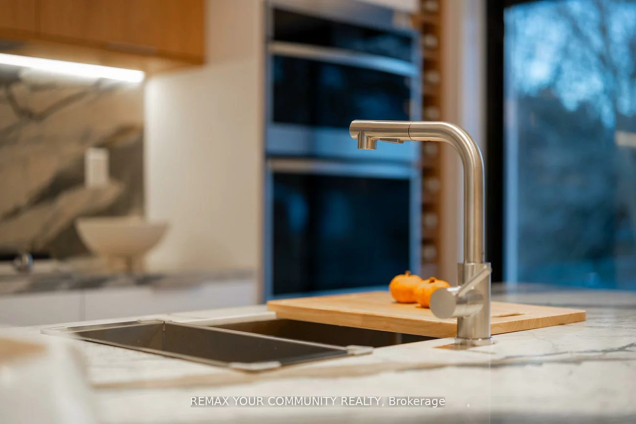 35, Geraldton, Bayview Village, Toronto
