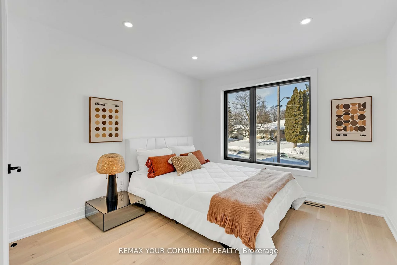 35, Geraldton, Bayview Village, Toronto