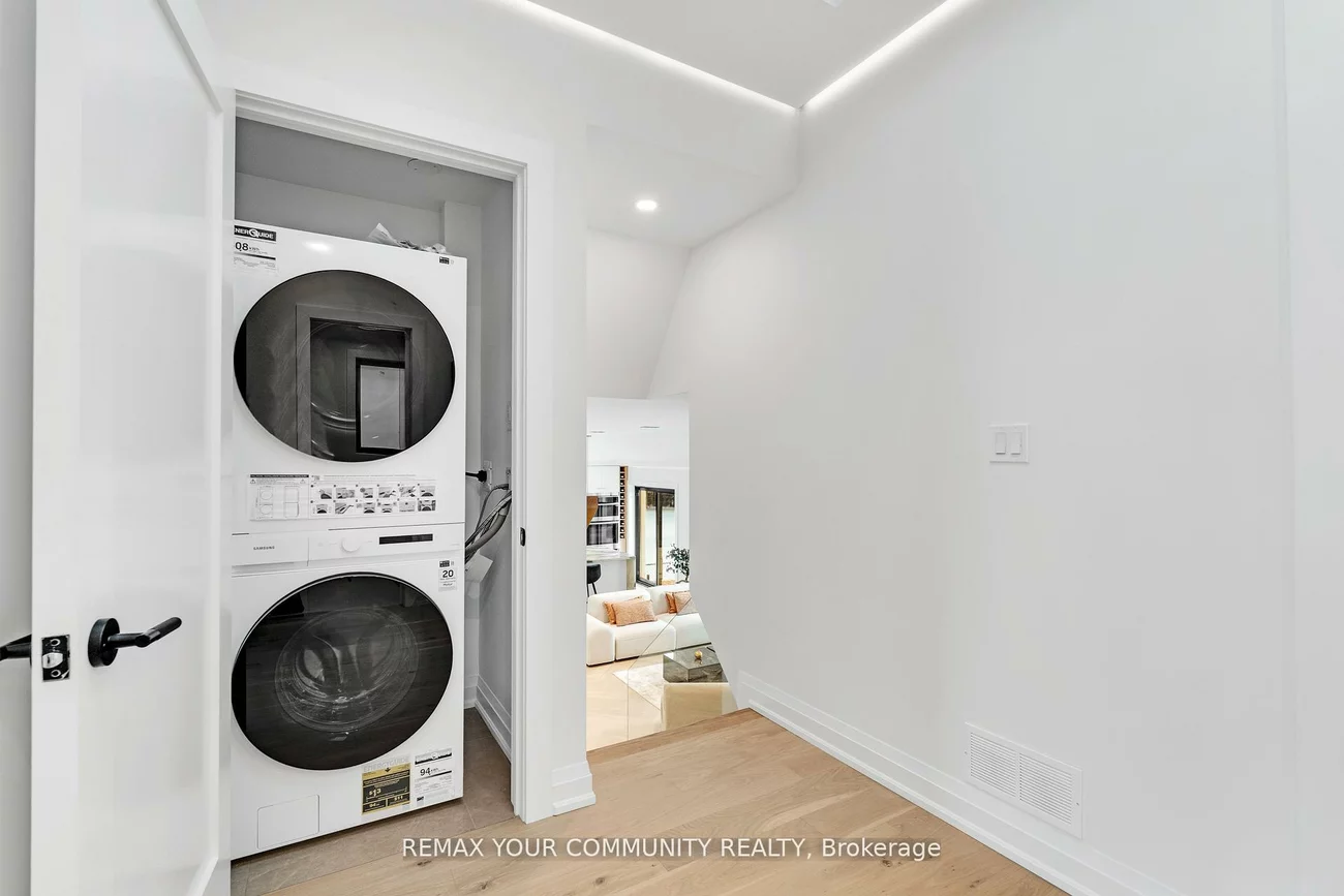 35, Geraldton, Bayview Village, Toronto