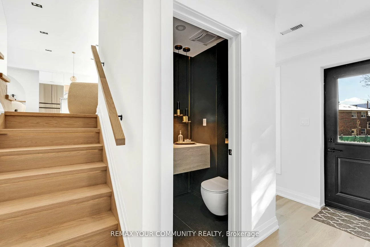35, Geraldton, Bayview Village, Toronto
