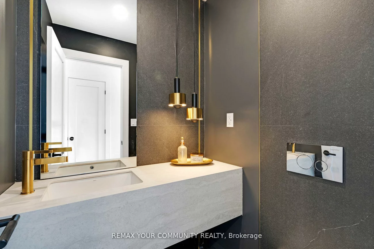 35, Geraldton, Bayview Village, Toronto