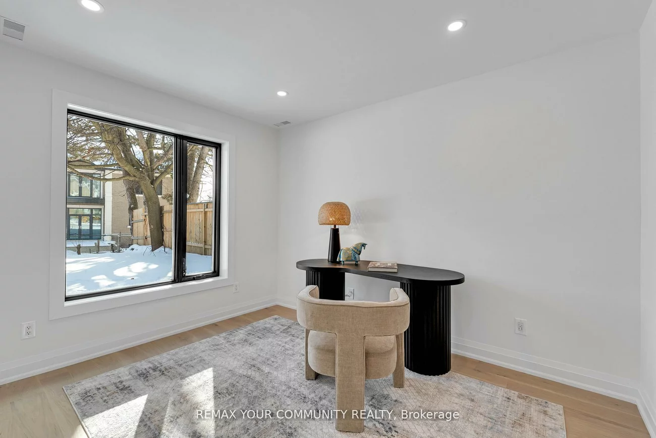 35, Geraldton, Bayview Village, Toronto