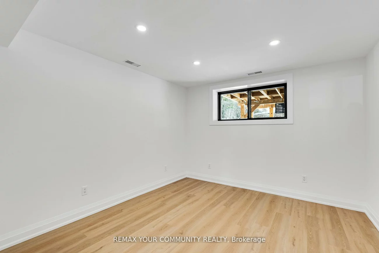 35, Geraldton, Bayview Village, Toronto