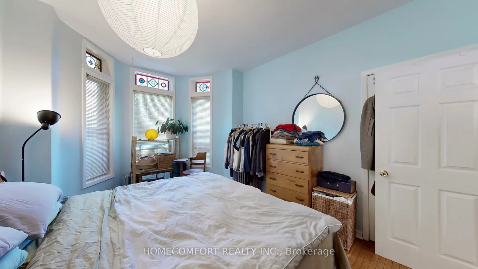 230, Robert, University, Toronto