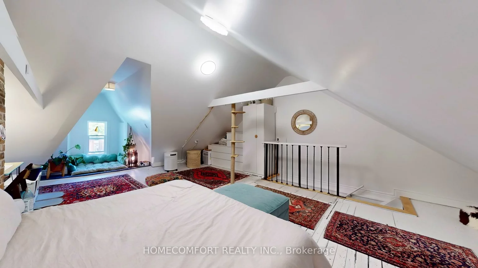 230, Robert, University, Toronto