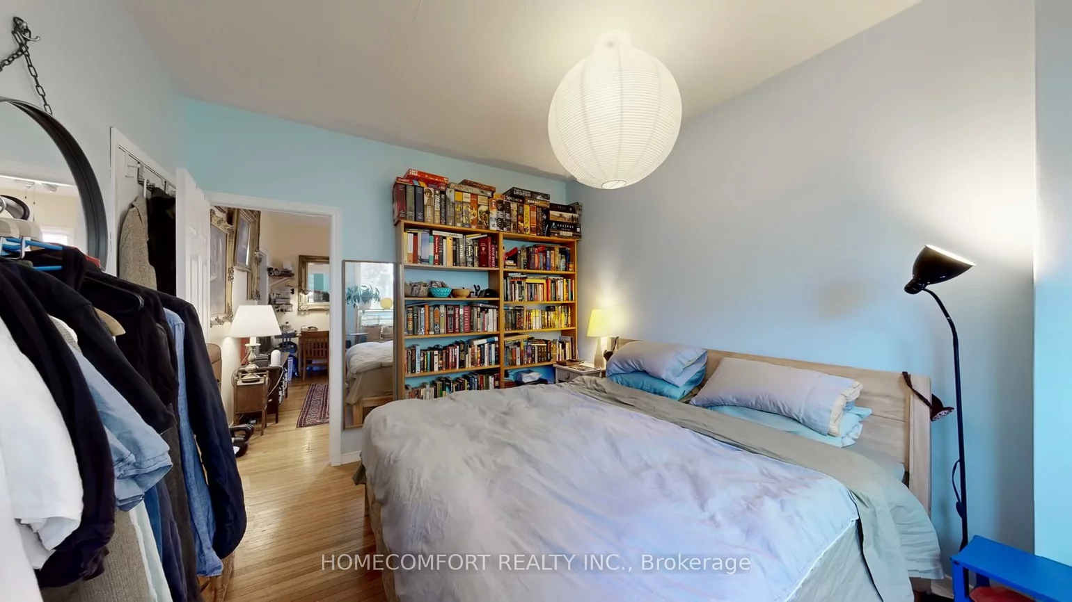 230, Robert, University, Toronto