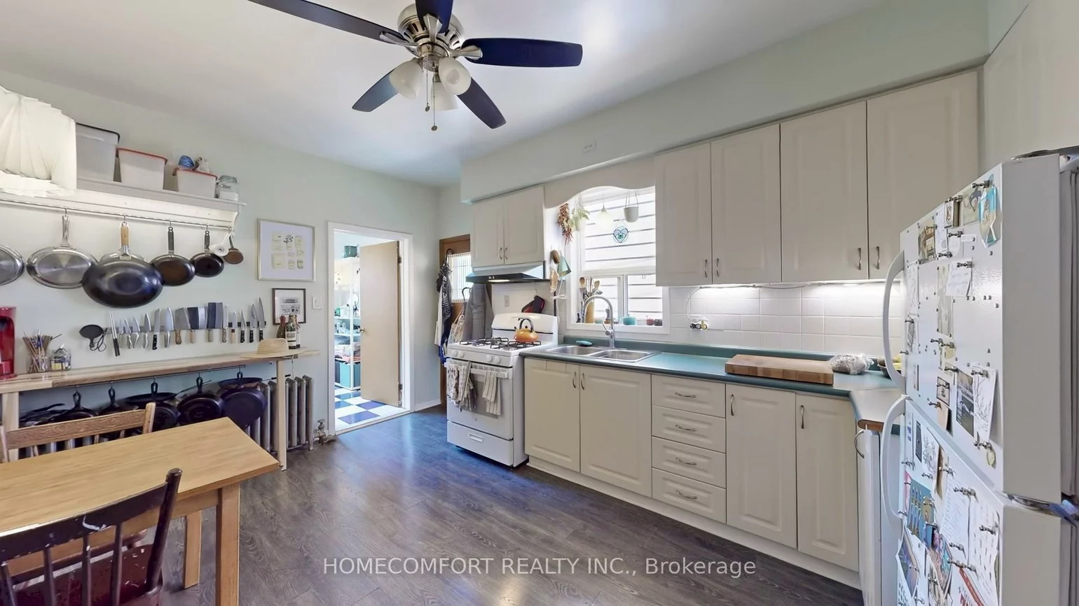 230, Robert, University, Toronto