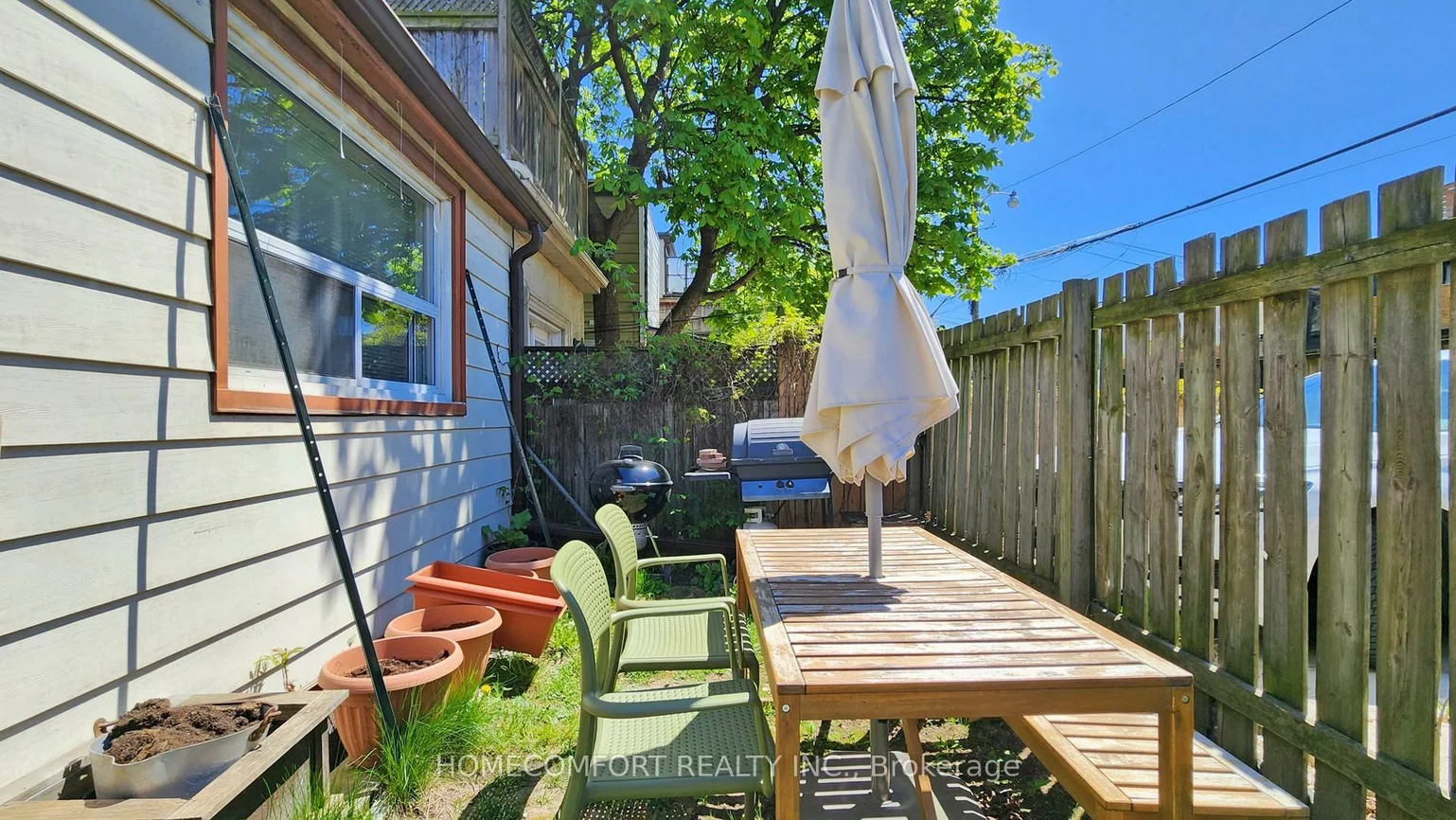 230, Robert, University, Toronto