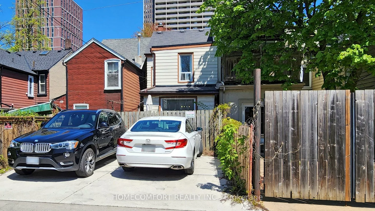 230, Robert, University, Toronto