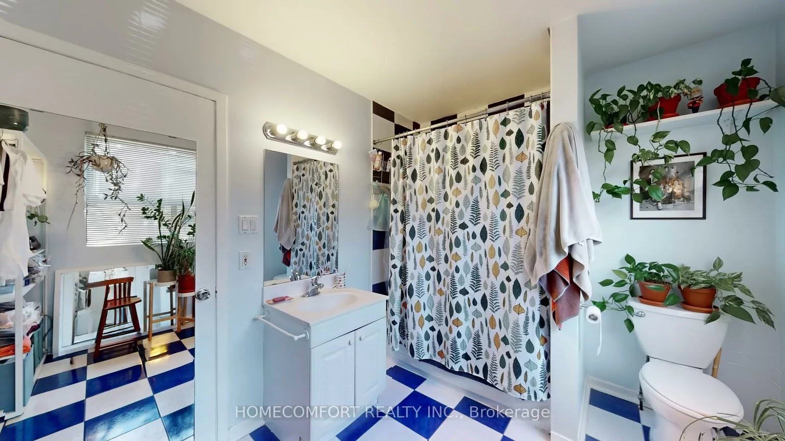 230, Robert, University, Toronto