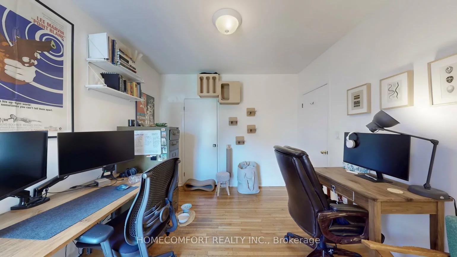 230, Robert, University, Toronto