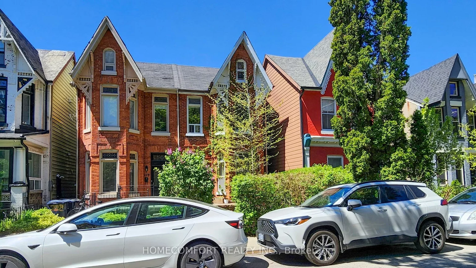 230, Robert, University, Toronto