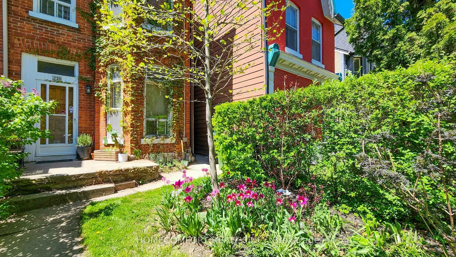 230, Robert, University, Toronto